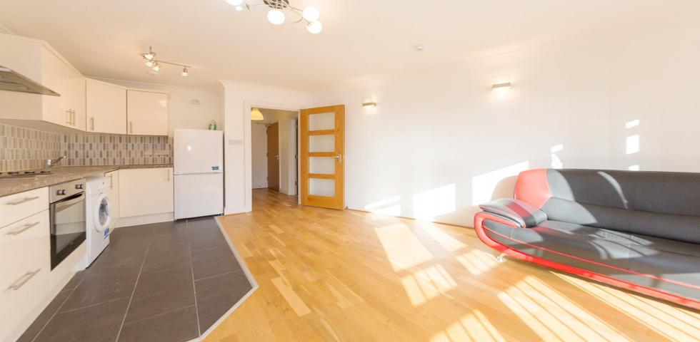 			1 Bedroom, 1 bath, 1 reception Flat			 Heathfield Park, WILLESDEN GREEN